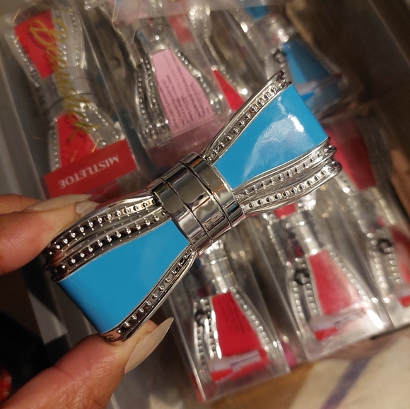New With Tags Bow CASE Lipstick Blitz House.. Sillage... Bow Tie Cosmetics - Picture 3 of 3